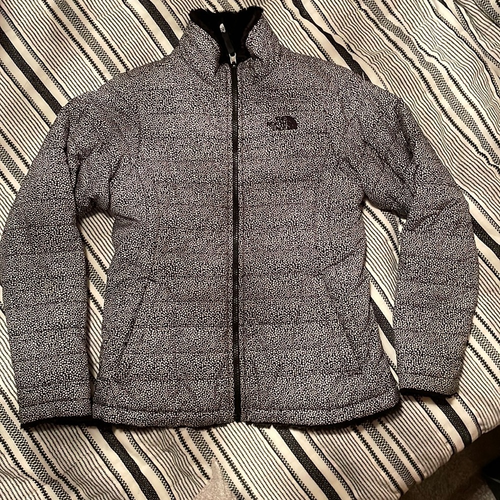 North Face Girls 14/16 reversible coat Black and white with black faux fur